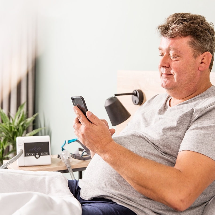 Man using app for his Prisma CPAP
